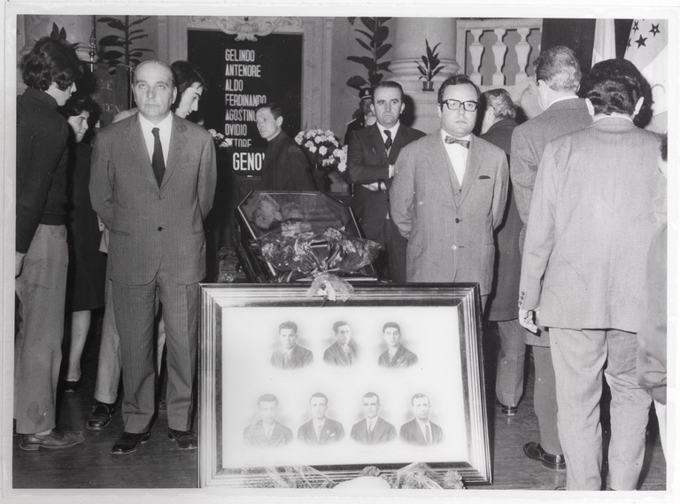 Gattatico-Reggio Emilia, 27-30 marzo 1970, Funerali di Alcide Cervi, camera ardente di Alcide nella Sala del Tricolore di Reggio Emilia, picchetto d'onore